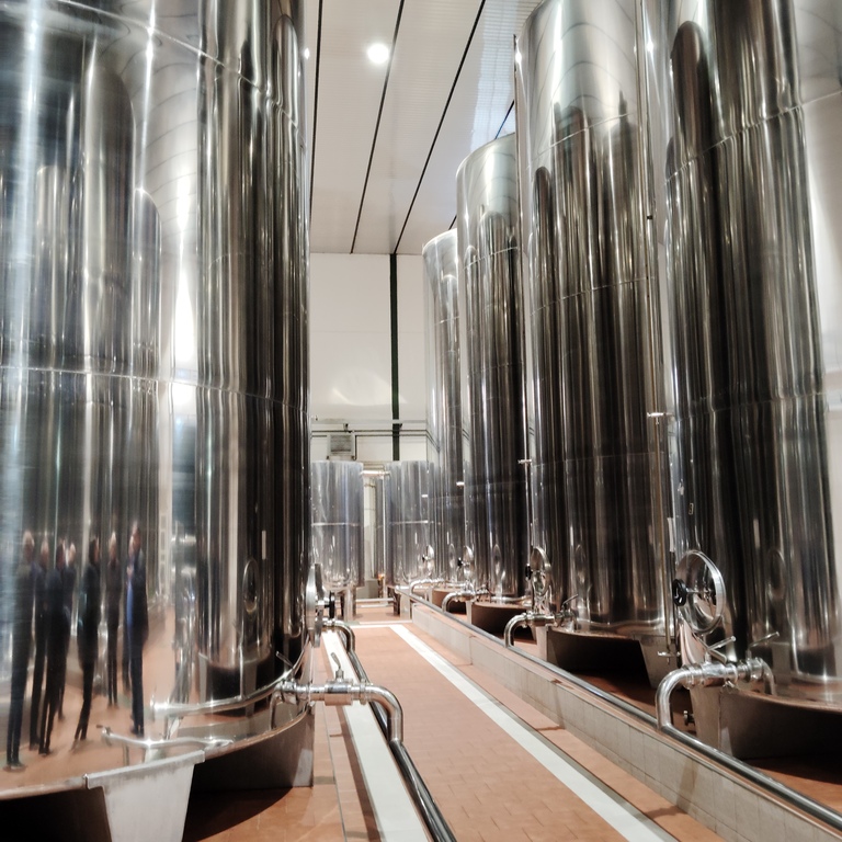 depósitos de aceite en una almazara